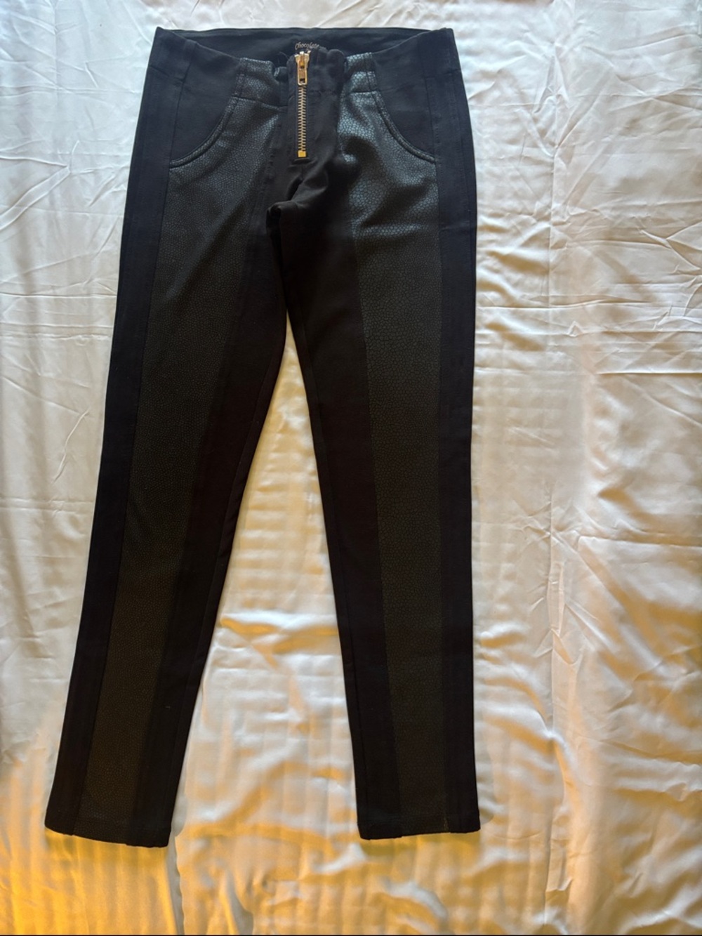 Sleek Black Zip-Front Leggings
